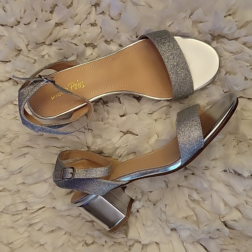 Dream Pairs Carnival silver glitter ankle strap block heel open sandal 7.5 NEW…